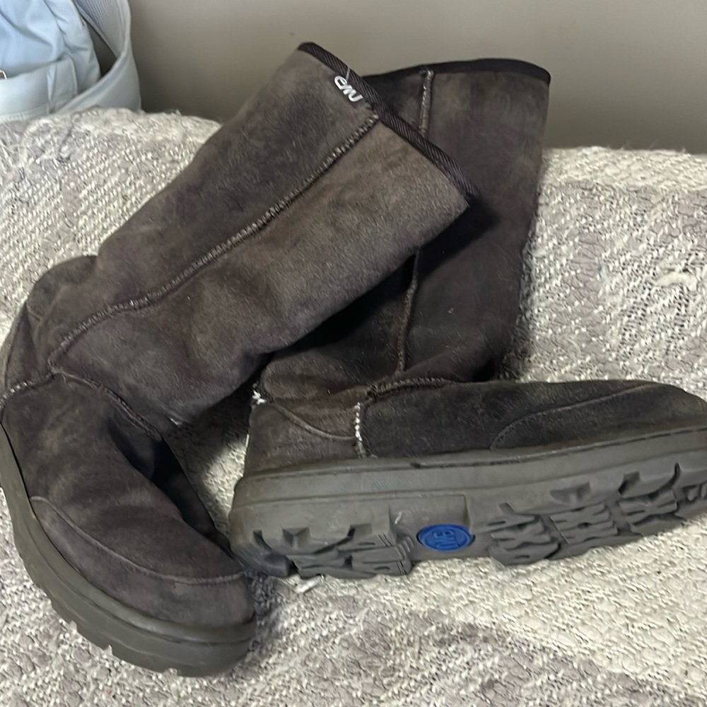 EMU 13.5” High brown suede Sherpa lined winter boots size 5. Great condition